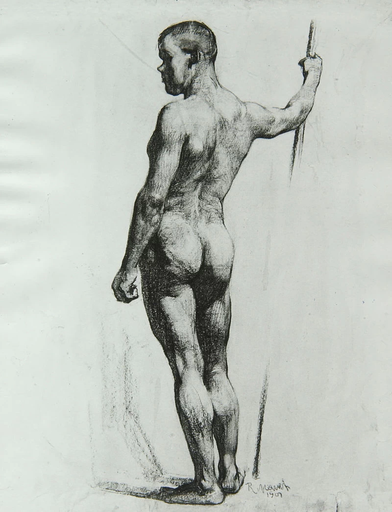 Uomo in piedi nudo
